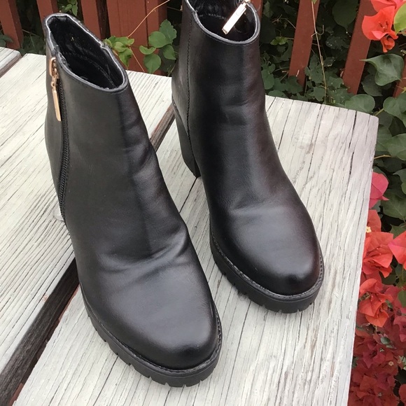 Lady Paulina Black Booties - Picture 10 of 10